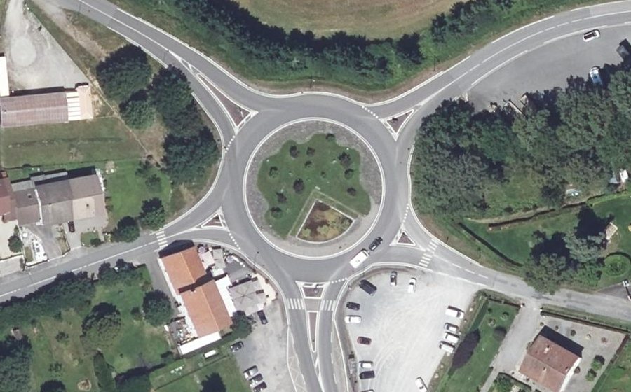 Vue aérienne du Rond-point anonyme n°78578216