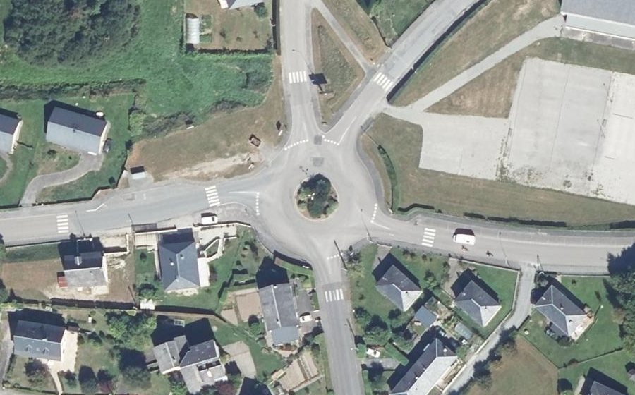 Vue aérienne du Rond-point anonyme n°78578419