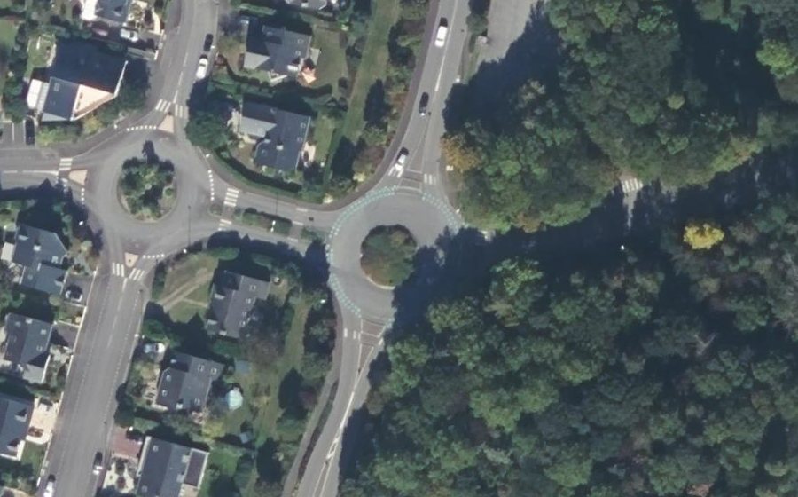 Vue aérienne du Rond-point anonyme n°785799462