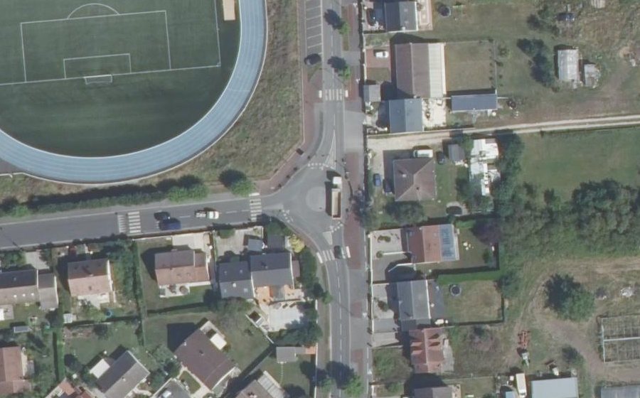 Vue aérienne du Rond-point anonyme n°785847895