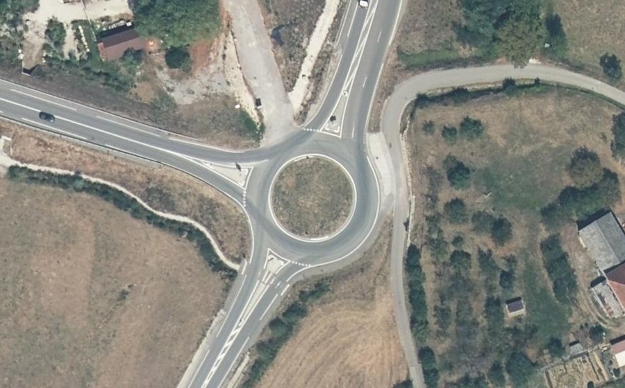 Vue aérienne du Rond-point anonyme n°785852089