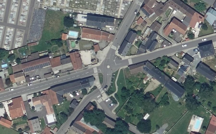 Vue aérienne du Rond-point anonyme n°785910926