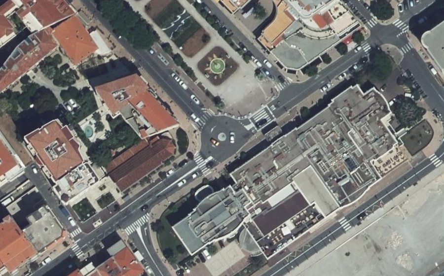 Vue aérienne du Rond-point anonyme n°785953837