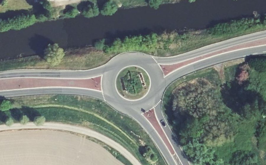 Vue aérienne du Rond-point anonyme n°786316345