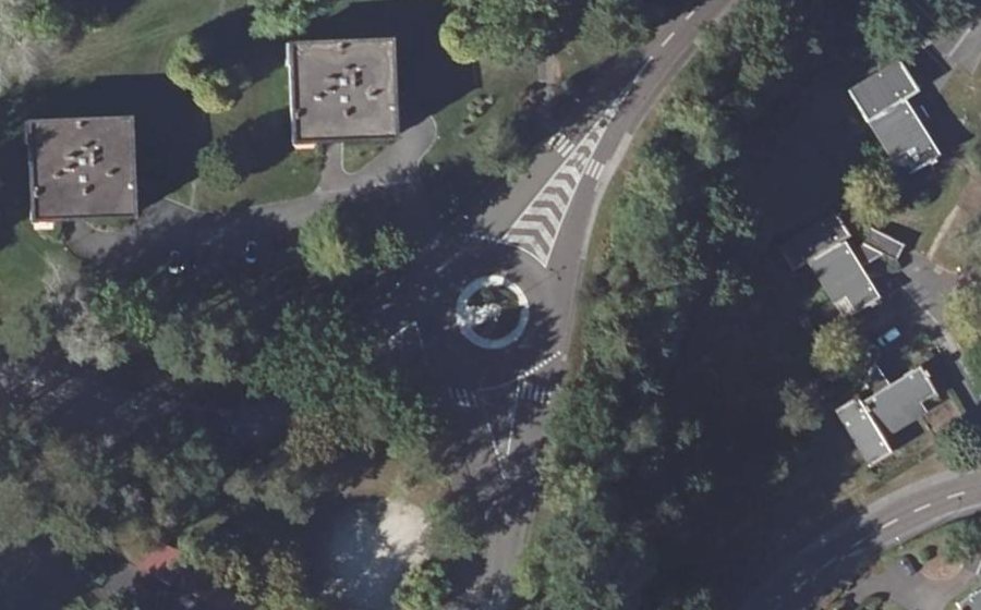Vue aérienne du Rond-point anonyme n°787927520