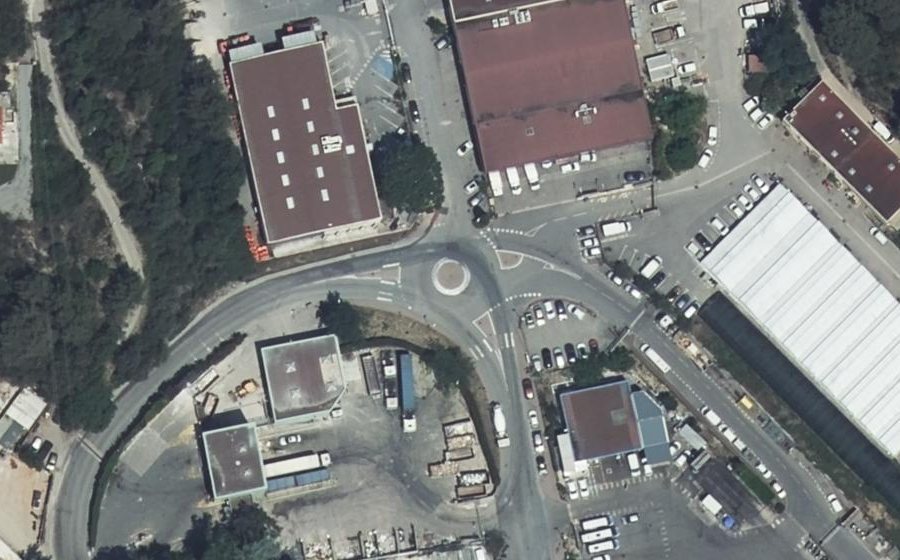 Vue aérienne du Rond-point anonyme n°787931530
