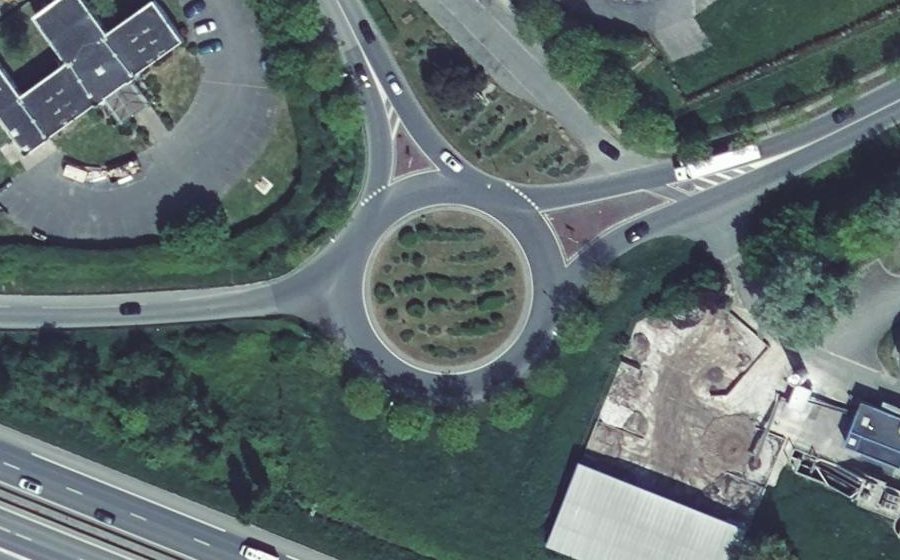 Vue aérienne du Rond-point anonyme n°78821812