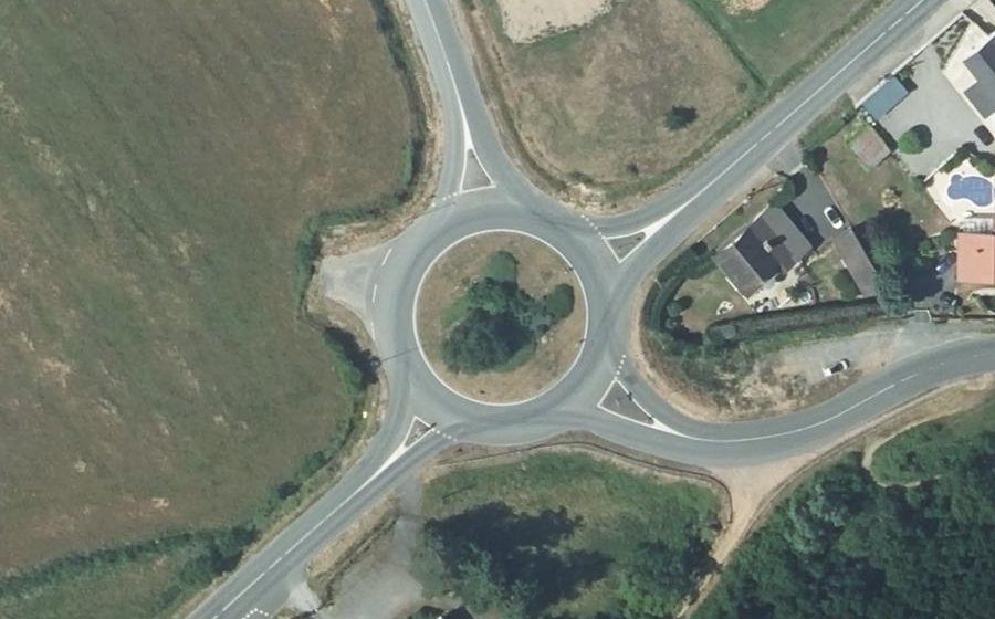 Vue aérienne du Rond-point anonyme n°78822971
