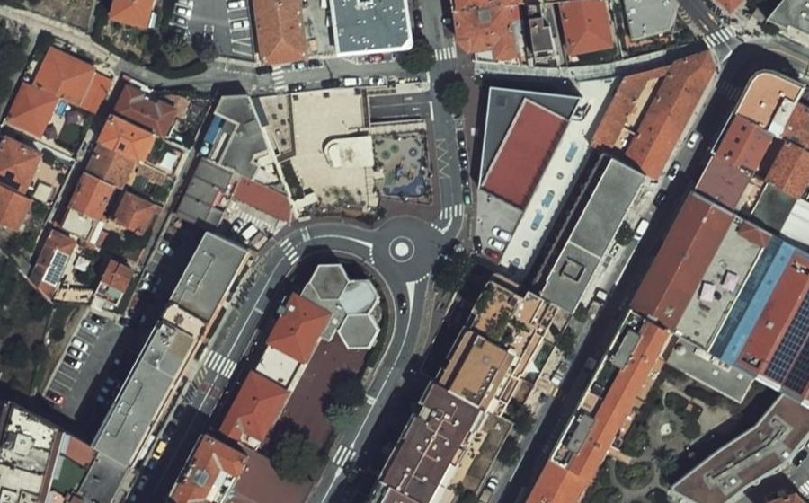 Vue aérienne du Rond-point anonyme n°788588441