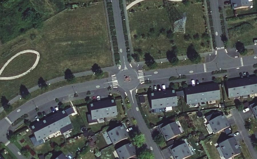 Vue aérienne du Rond-point anonyme n°788785758