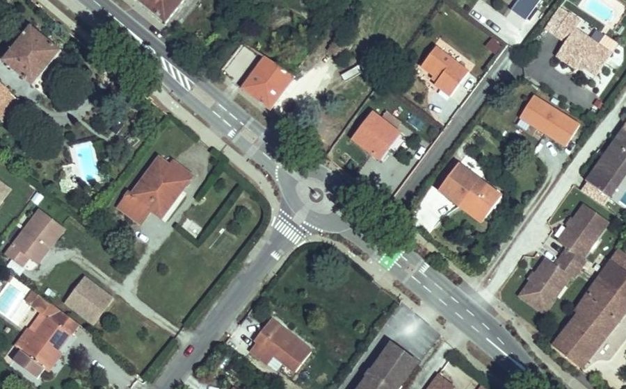 Vue aérienne du Rond-point anonyme n°788812694