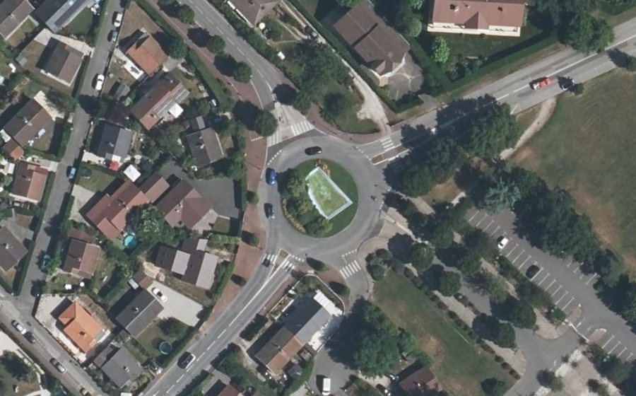 Vue aérienne du Rond-point anonyme n°788922540