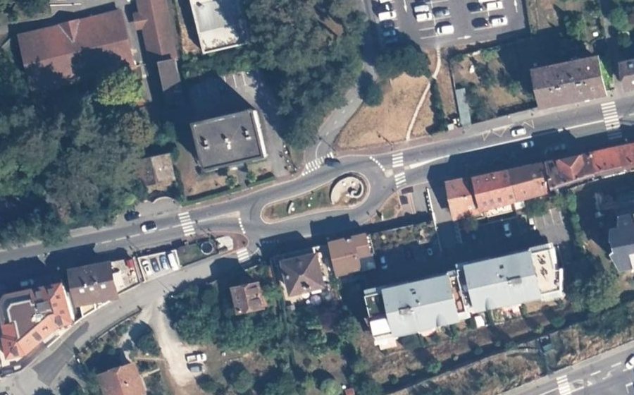Vue aérienne du Rond-point anonyme n°789241536