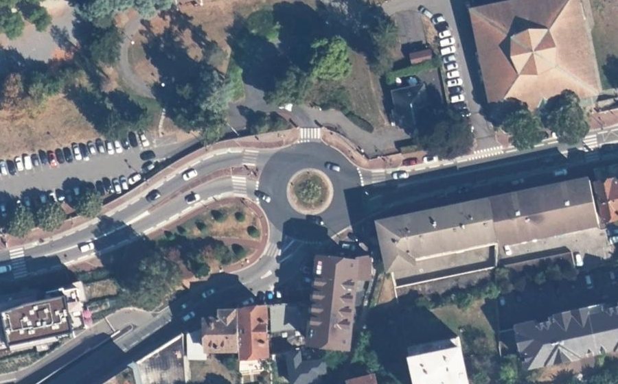 Vue aérienne du Rond-point anonyme n°789241539