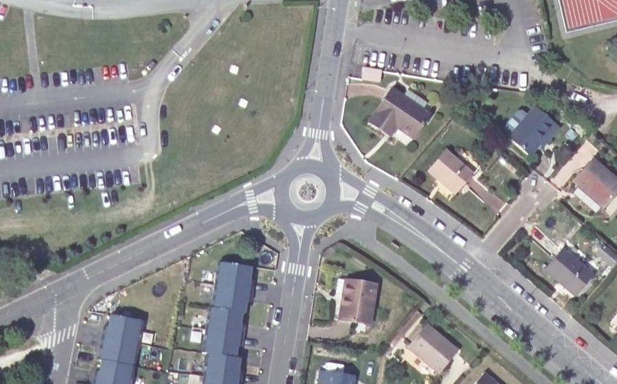 Vue aérienne du Rond-point anonyme n°789293279