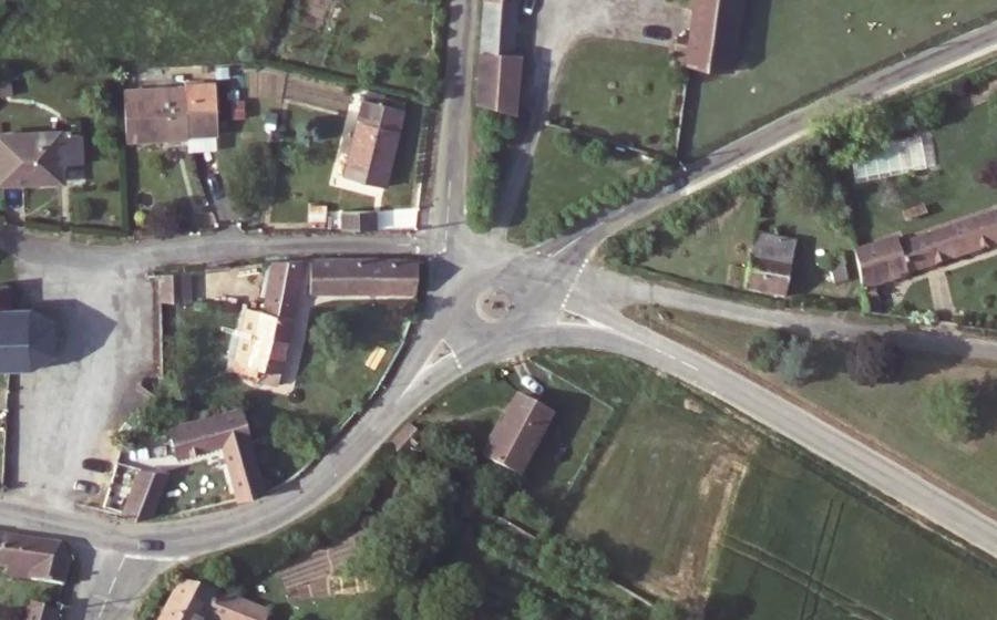 Vue aérienne du Rond-point anonyme n°789659638