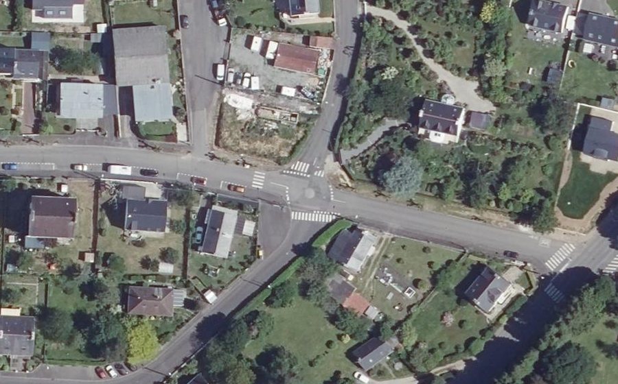 Vue aérienne du Rond-point anonyme n°789712156