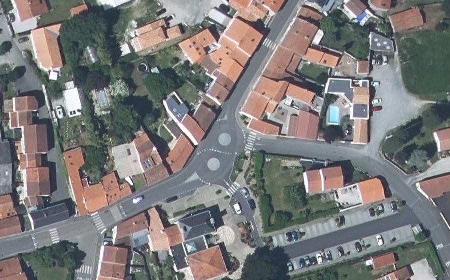 Vue aérienne du Rond-point anonyme n°790177904