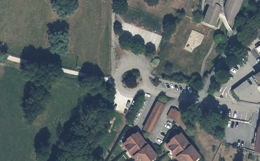 Vue aérienne du Rond-point anonyme n°790202493