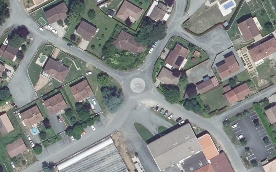 Vue aérienne du Rond-point anonyme n°790234297
