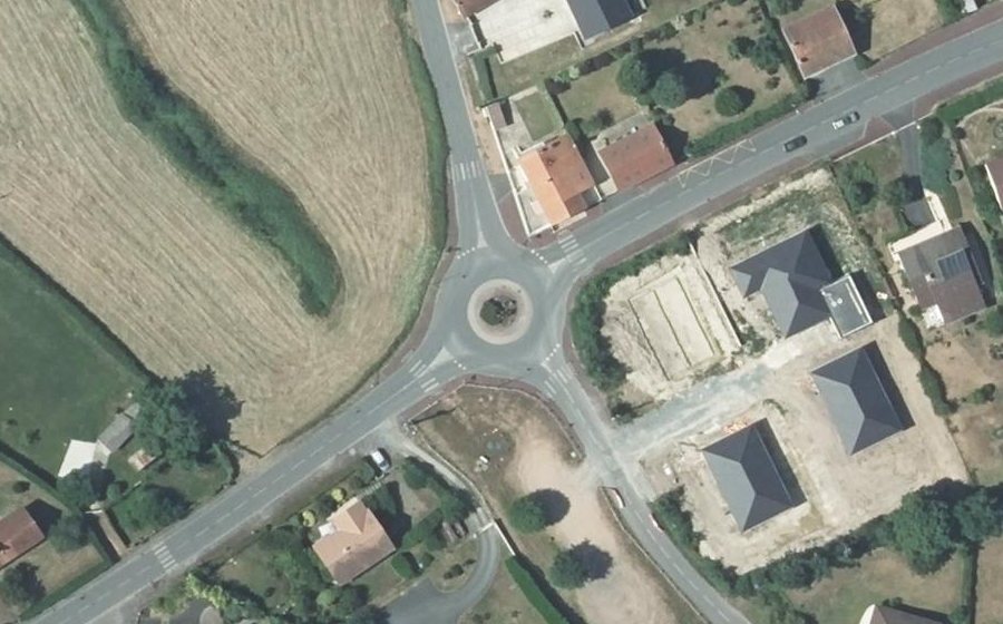 Vue aérienne du Rond-point anonyme n°79100149