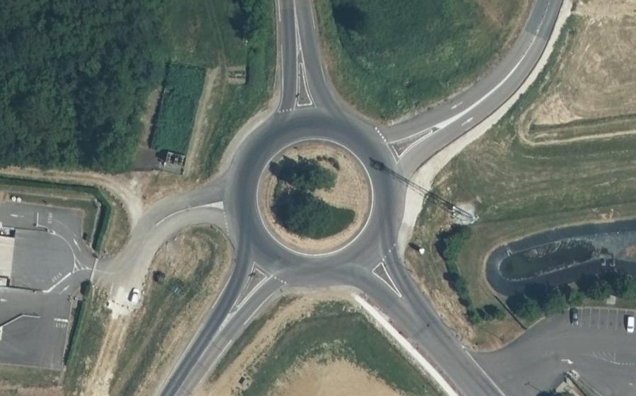 Vue aérienne du Rond-point anonyme n°79100376