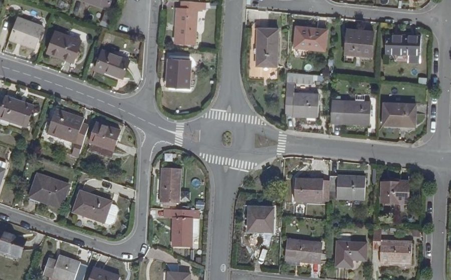 Vue aérienne du Rond-point anonyme n°79116530