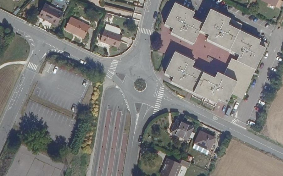 Vue aérienne du Rond-point anonyme n°79119284