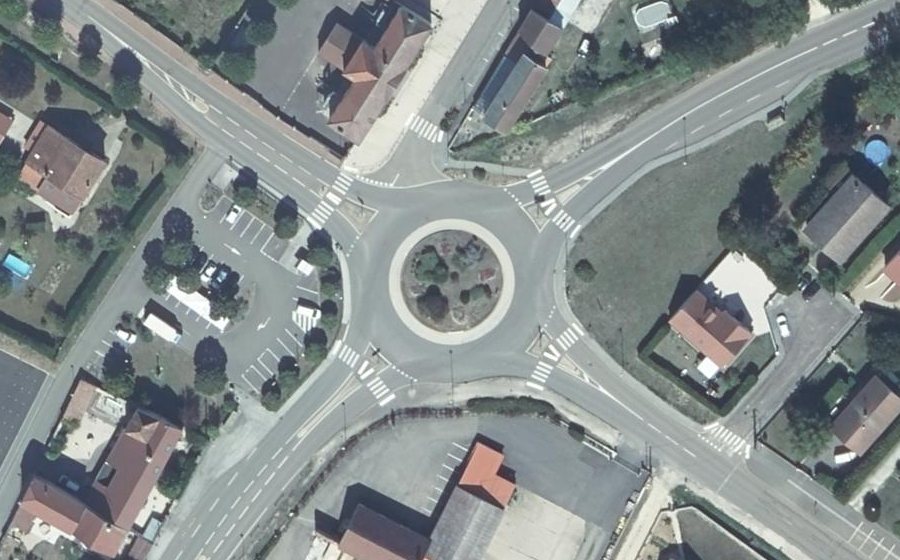 Vue aérienne du Rond-point anonyme n°79119315