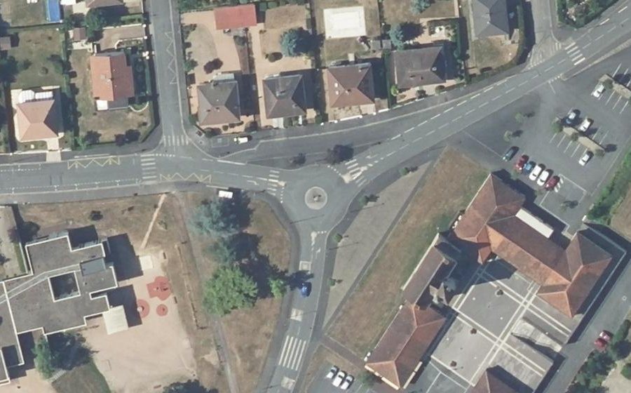 Vue aérienne du Rond-point anonyme n°79132108