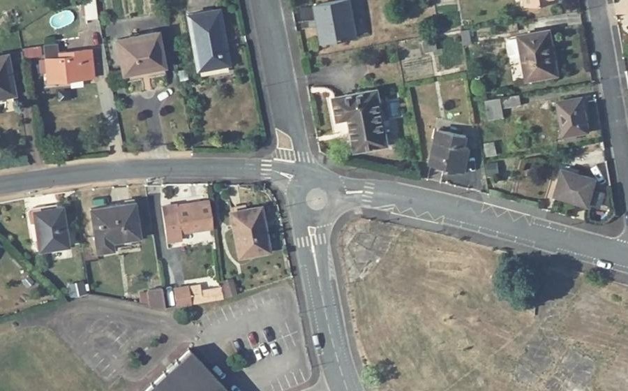 Vue aérienne du Rond-point anonyme n°79132132