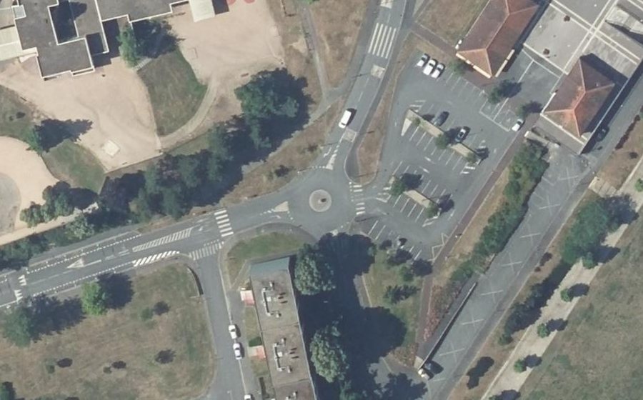 Vue aérienne du Rond-point anonyme n°79132145