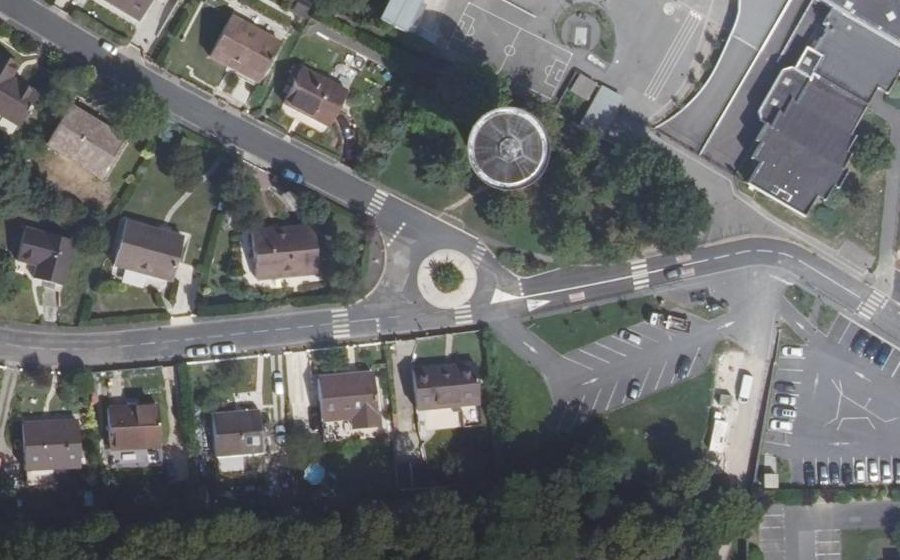 Vue aérienne du Rond-point anonyme n°791749915