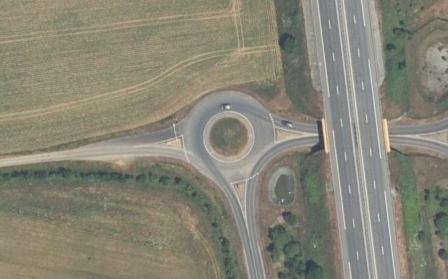 Vue aérienne du Rond-point anonyme n°79186685