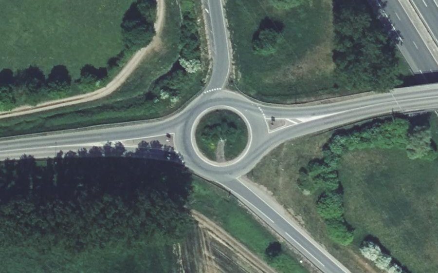 Vue aérienne du Rond-point anonyme n°79227231