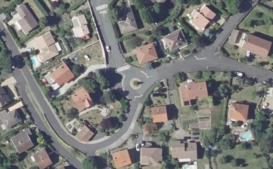 Vue aérienne du Rond-point anonyme n°79235616