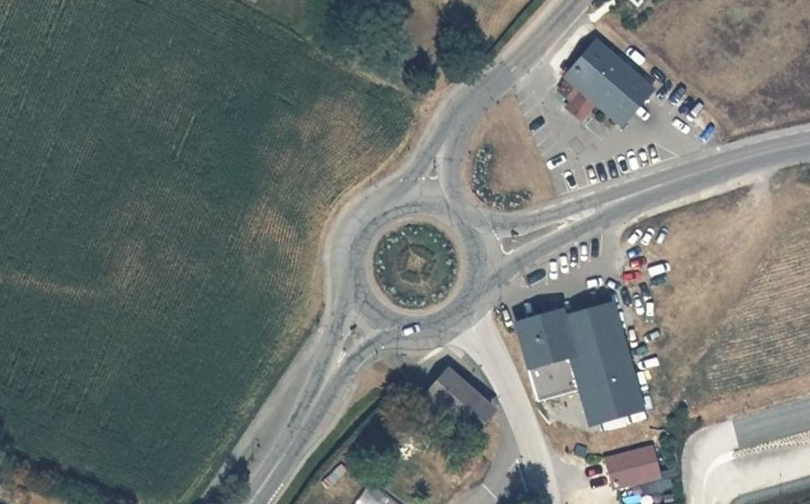 Vue aérienne du Rond-point anonyme n°79236762