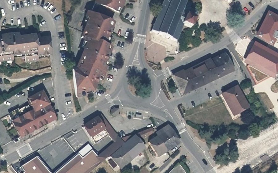 Vue aérienne du Rond-point anonyme n°79236795