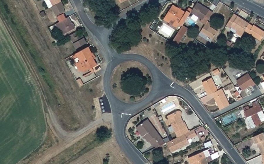 Vue aérienne du Rond-point anonyme n°79263286