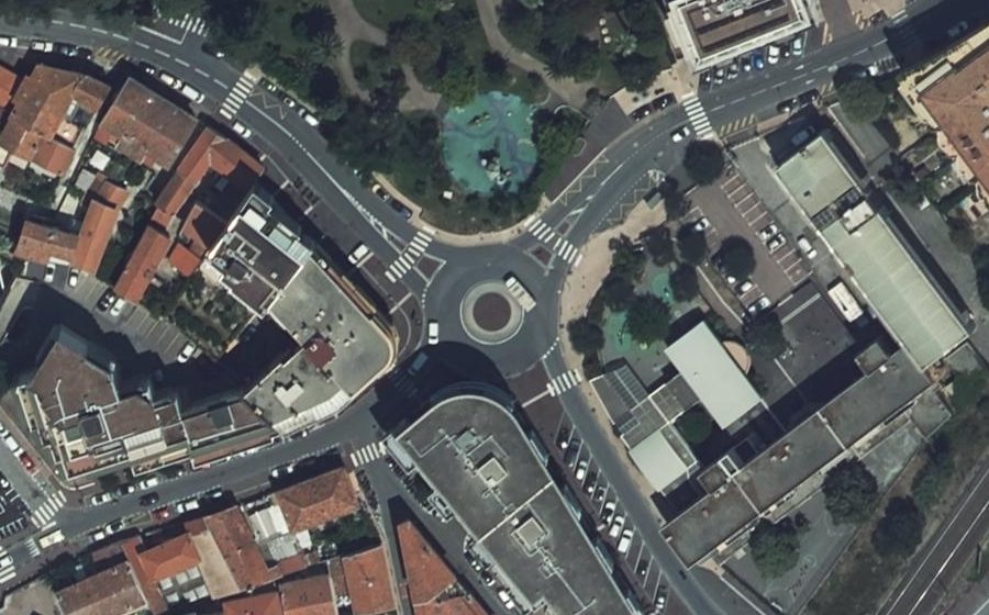 Vue aérienne du Rond-point anonyme n°792660400