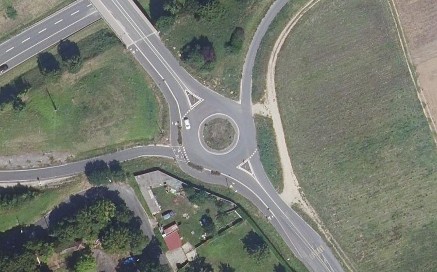 Vue aérienne du Rond-point anonyme n°792969031