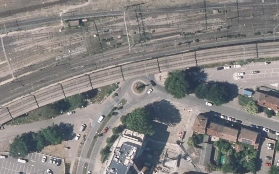 Vue aérienne du Rond-point anonyme n°79298897