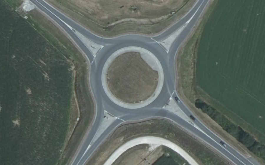 Vue aérienne du Rond-point anonyme n°793218020