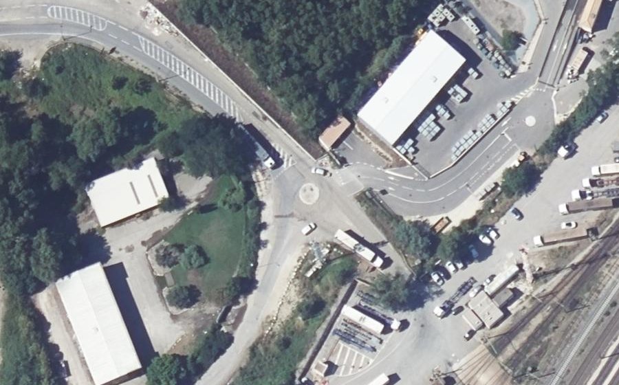 Vue aérienne du Rond-point anonyme n°79377330