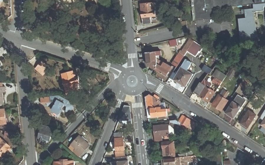 Vue aérienne du Rond-point anonyme n°793774397