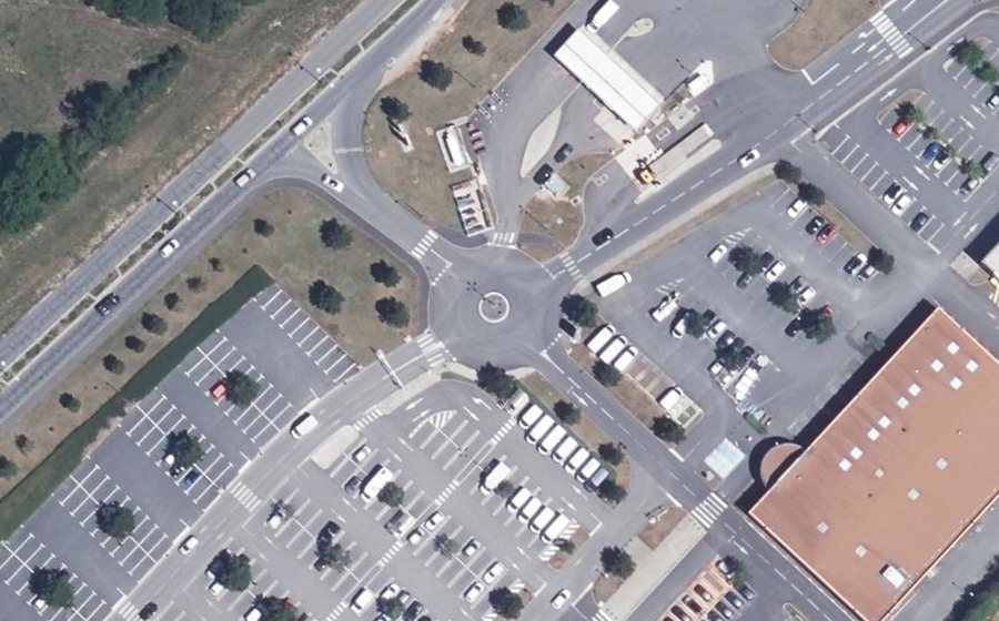 Vue aérienne du Rond-point anonyme n°793798495