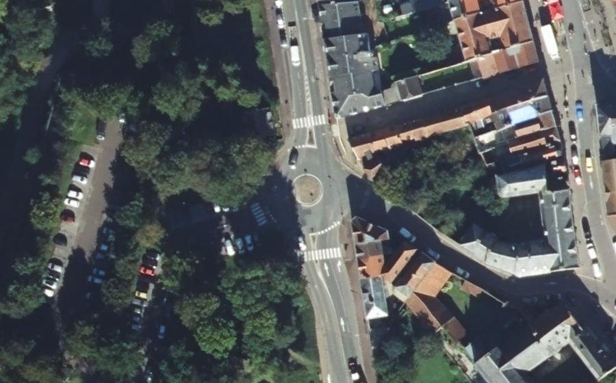 Vue aérienne du Rond-point anonyme n°793868099