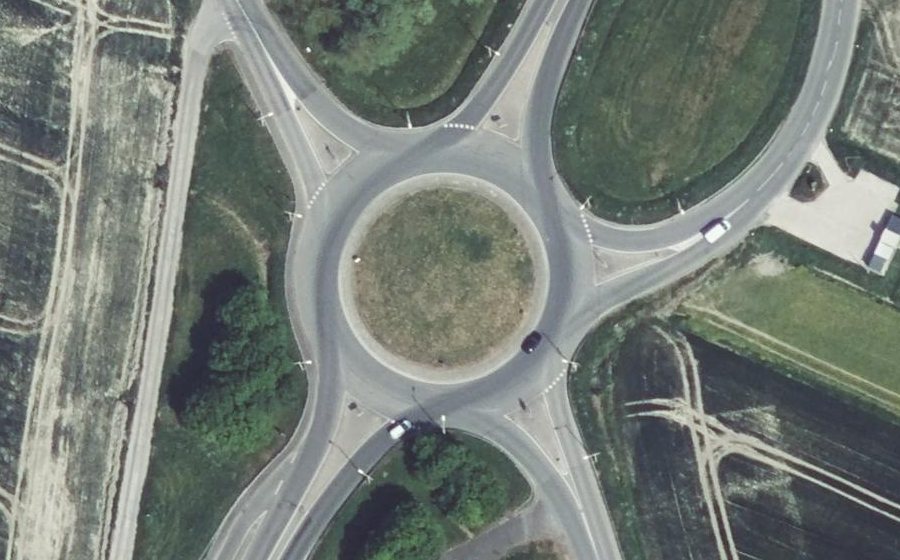 Vue aérienne du Rond-point anonyme n°794146599