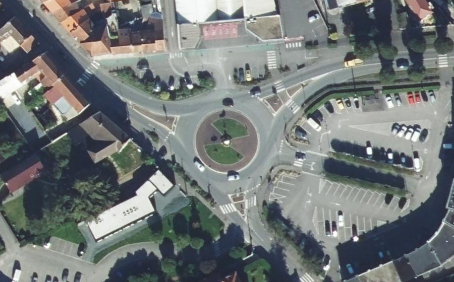 Vue aérienne du Rond-point anonyme n°794194692