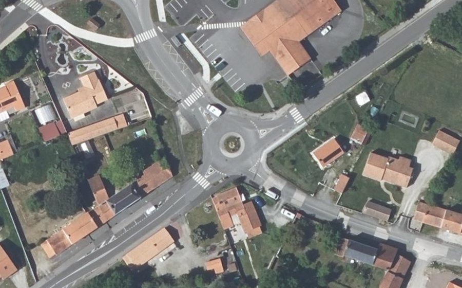 Vue aérienne du Rond-point anonyme n°794422124